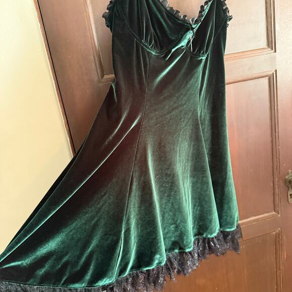 WIDOW | Dolls Kill Emerald Green Velvet Lace Trim Mini Dress With Cross | XL - Picture 5 of 7